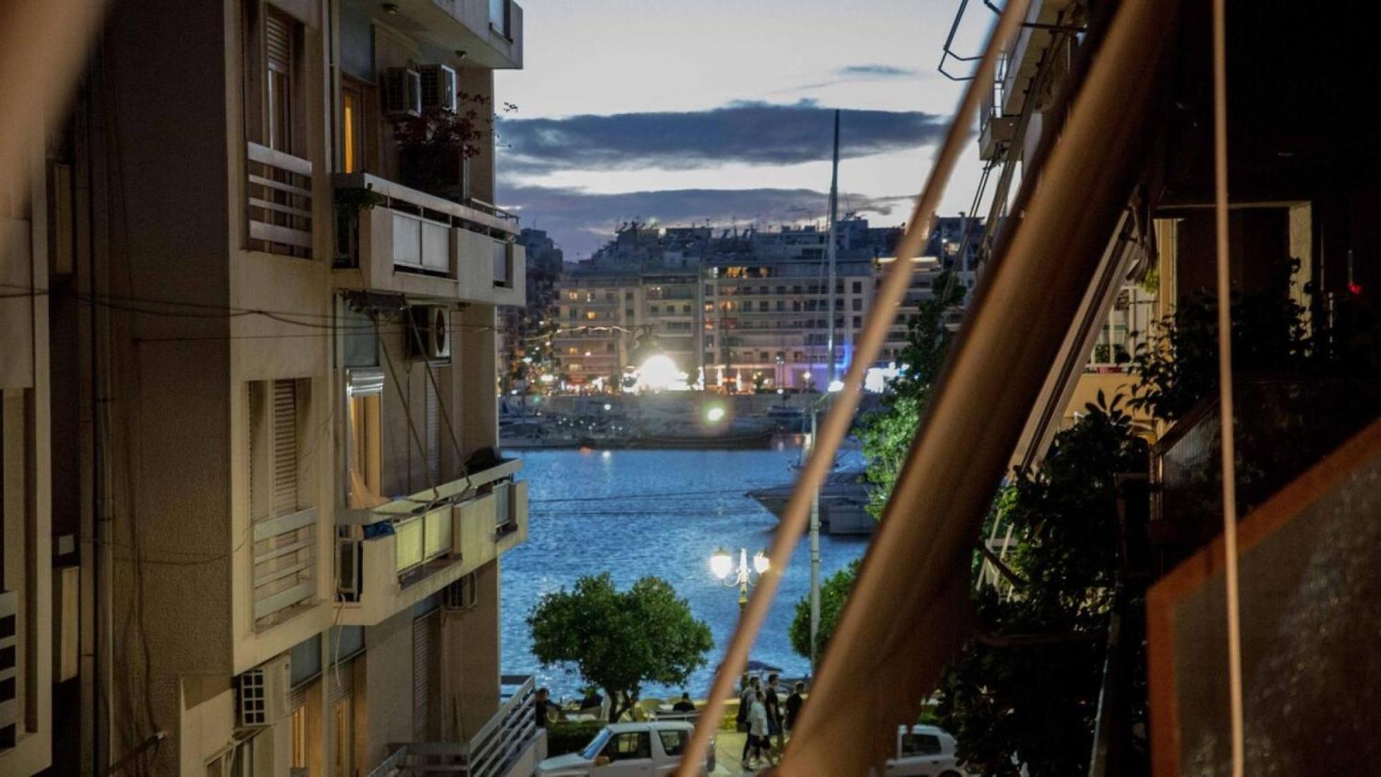 Cozy Apartment With Sea View Next To Marina Zeas Piraeus Exterior photo